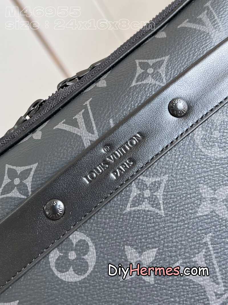 LV M46955 Black Flower This Alpha messenger bag is made of Monogram Eclipse canvas and uses modern brushwork to interpret the exquisite configuration. A zippered compartment keeps items safe, and front pocket rivets add branding. 24 x 16 x 8 cm (length x height x width) E LV 第3張