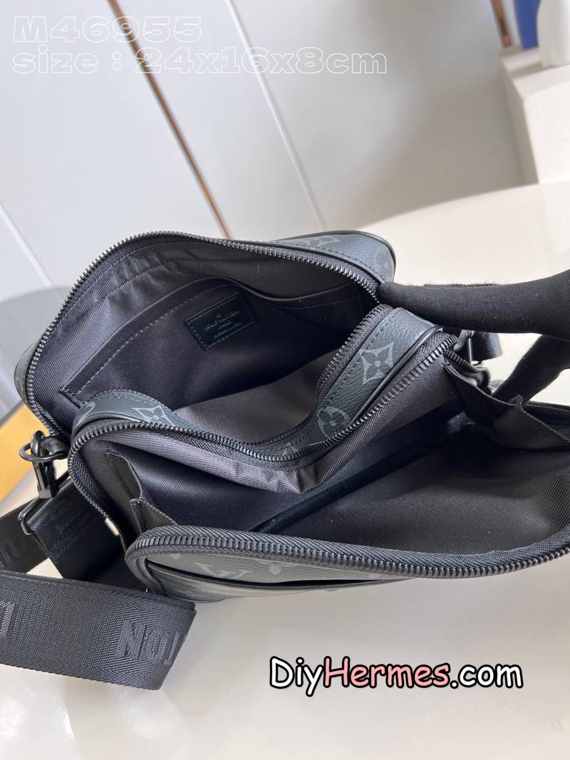 LV M46955 Black Flower This Alpha messenger bag is made of Monogram Eclipse canvas and uses modern brushwork to interpret the exquisite configuration. A zippered compartment keeps items safe, and front pocket rivets add branding. 24 x 16 x 8 cm (length x height x width) E LV 第9張