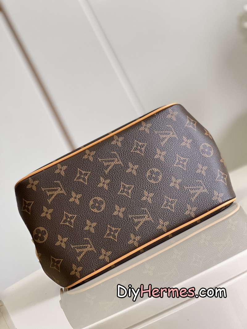LV M51156 small second-hand pumpkin bag LV super beautiful out-of-print small pumpkin bag is very cute and practical. Monogram canvas bag body, leather handle, brown canvas lining, with golden brass accessories. Adjustable on both sides Width size 25x23x15cm XS LV 第7張