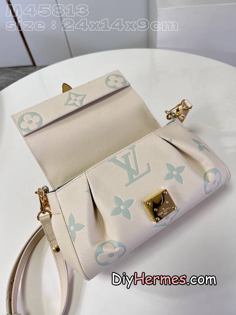LV M45813 off-white printed green M46842 This Favorite handbag is made of Monogram Empreinte embossed leather, with a light background to highlight the Monogram print, and a microfiber lining. The adjustable leather shoulder strap and chain are detachable and can be worn under the arm, on one shoulder or across the body. size：24x14x9cm Q LV 第8張