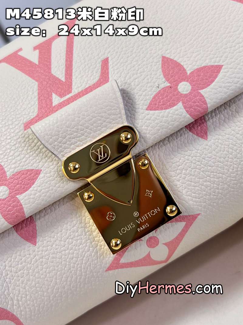 LV M45813 off-white powder print M46393 This Favorite handbag is made of Monogram Empreinte embossed leather, with a light background to highlight the Monogram print, and a microfiber lining. The adjustable leather shoulder strap and chain are detachable and can be worn under the arm, on one shoulder or across the body. size：24x14x9cm Q LV 第4張