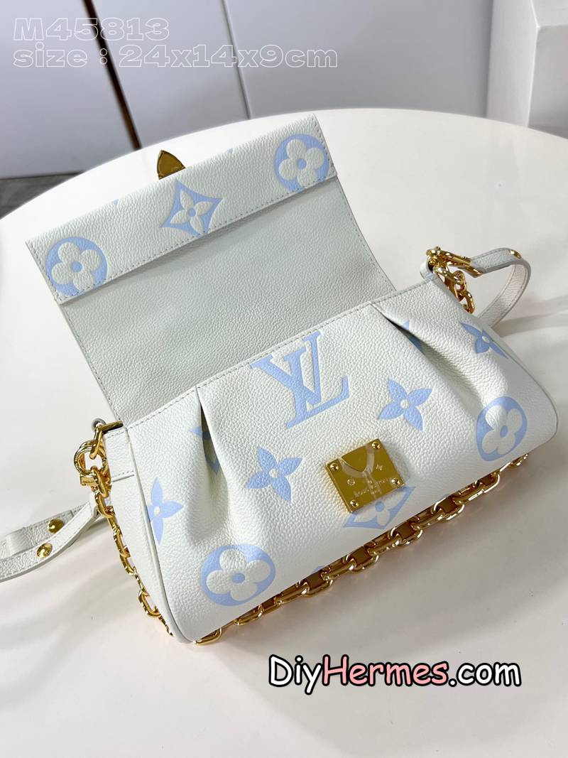 LV M45813 off-white printed blue Favorite handbag is made of Monogram Empreinte embossed leather, with a light background to highlight the Monogram print, and a microfiber lining. The adjustable leather shoulder strap and chain are detachable and can be worn under the arm, on one shoulder or across the body. size：24x14x9cm Q LV 第8張