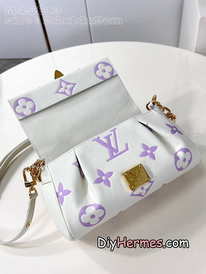 LV M45813 off-white printed purple Favorite handbag is made of Monogram Empreinte embossed leather, with a light background to highlight the Monogram print and a microfiber lining. The adjustable leather shoulder strap and chain are detachable and can be worn under the arm, on one shoulder or across the body. size：24x14x9cm Q LV 第8張