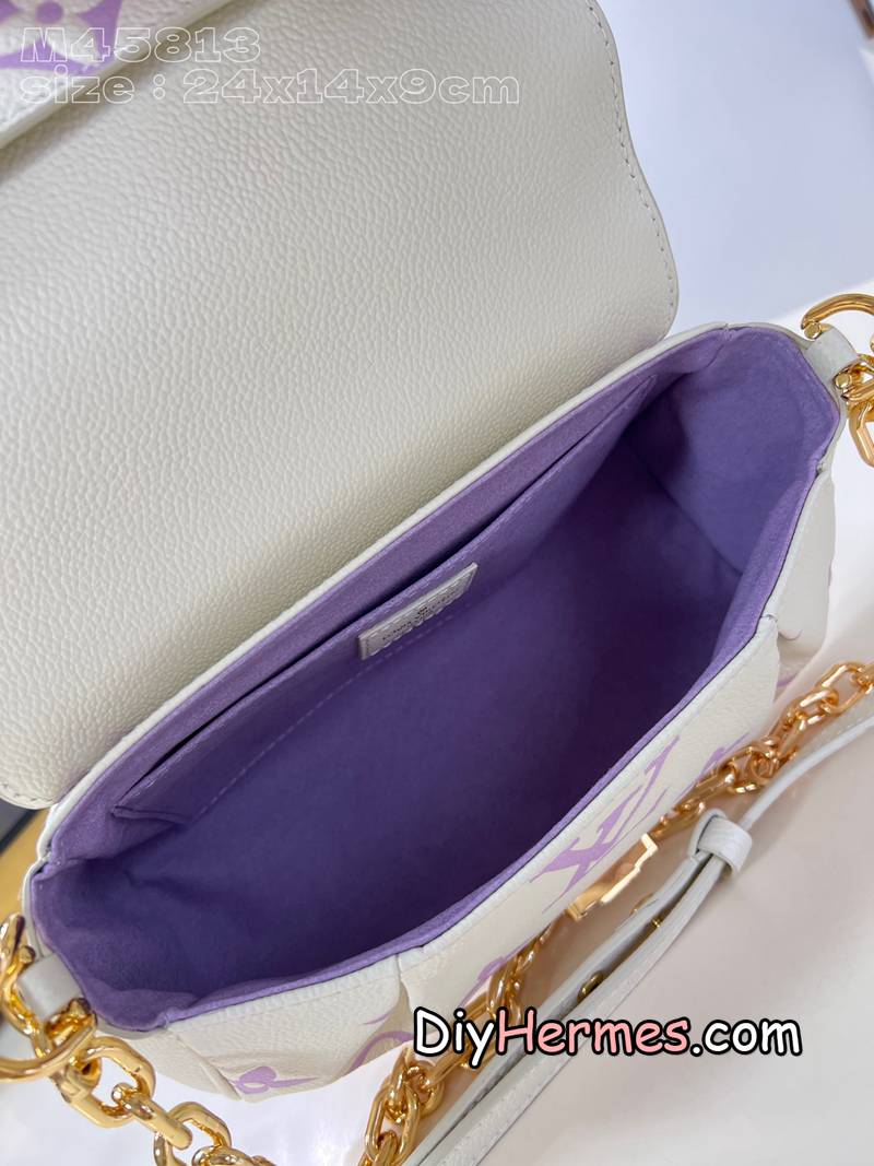 LV M45813 off-white printed purple Favorite handbag is made of Monogram Empreinte embossed leather, with a light background to highlight the Monogram print and a microfiber lining. The adjustable leather shoulder strap and chain are detachable and can be worn under the arm, on one shoulder or across the body. size：24x14x9cm Q LV 第9張